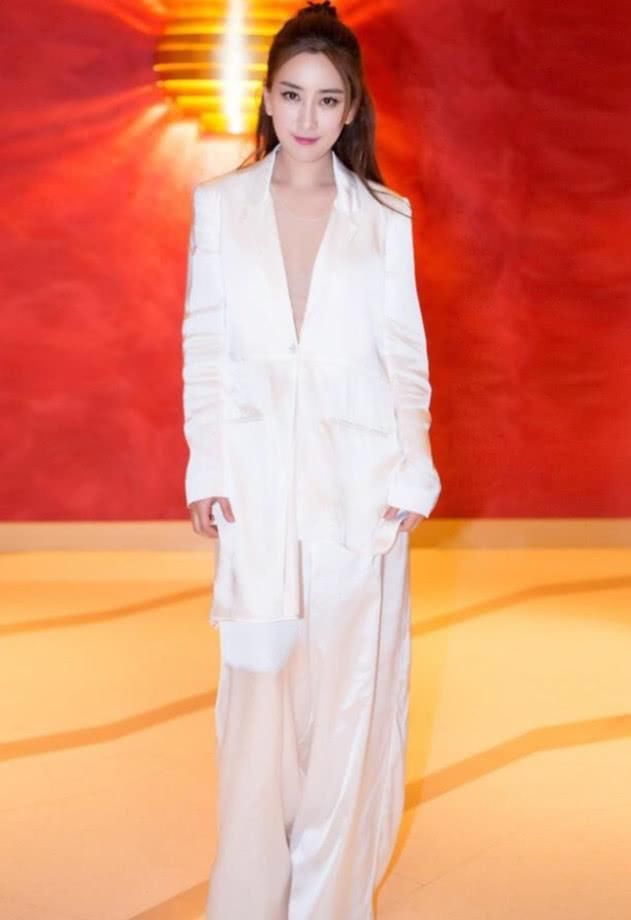 马苏有颜值就是不一样，睡衣都穿出高级感来，让人不佩服都不行！