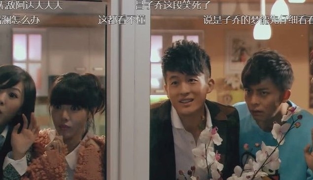 #接吻时#爱情公寓:胡一菲和曾小贤首次接吻时,谁注意到弹幕,三观贼正!