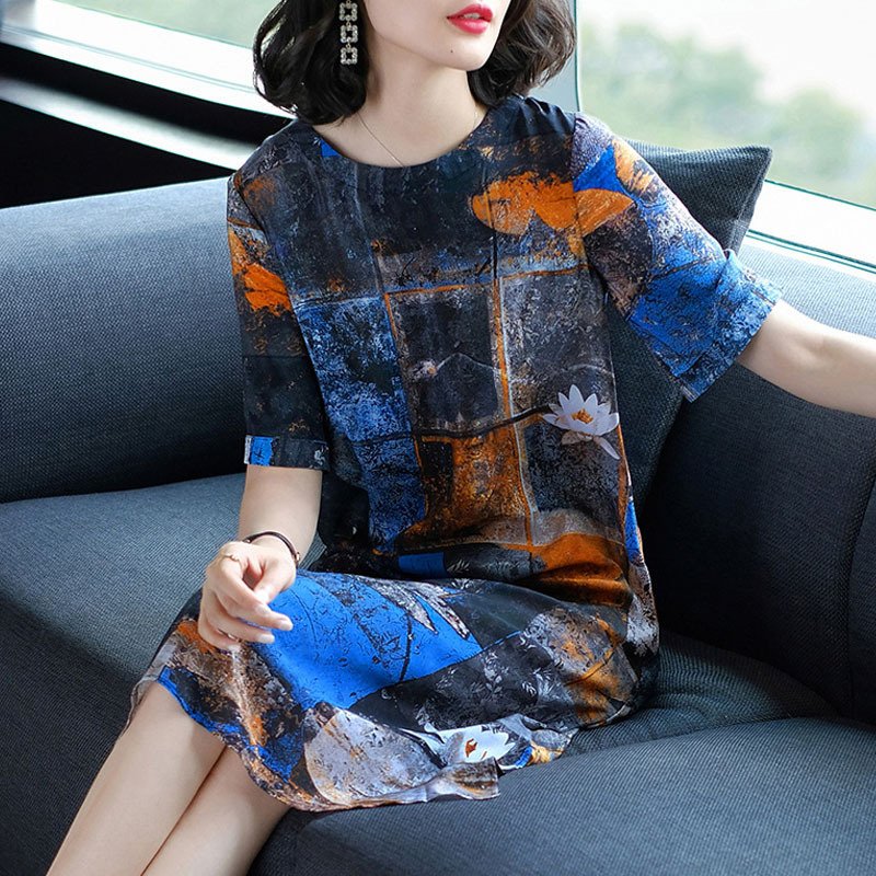 60后的你，若不差钱!多试试这样的减龄装，随便一穿就女人味十足