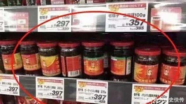 中国游客到日本旅行，超市货架上“偶遇”老干妈，看到价格傻眼了