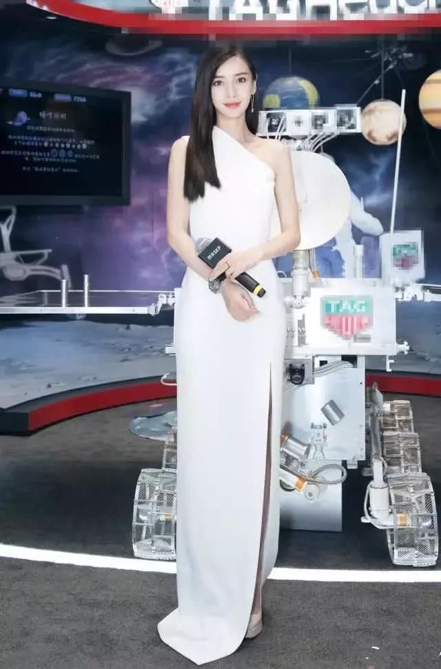 赵丽颖满血回归美开挂一路碾压众女星，但是遇到Baby却慌了