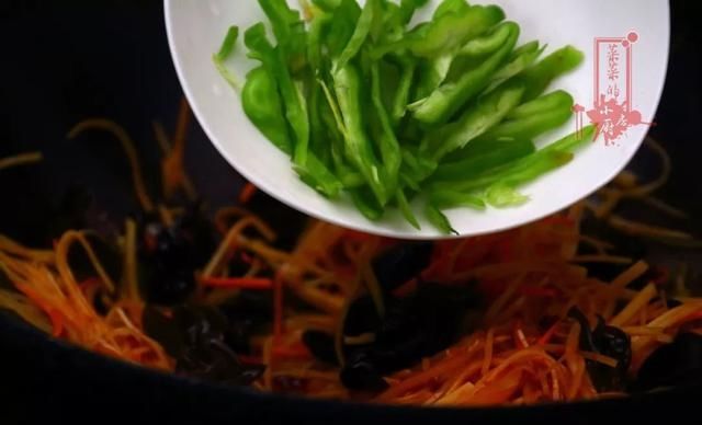  『肯定』这么吃土豆，你肯定是第一次见，三碗米饭都止不住呢！