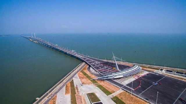 为啥港珠澳大桥有一段沉海底?这问题曾让迪拜吃亏，我国机智避免
