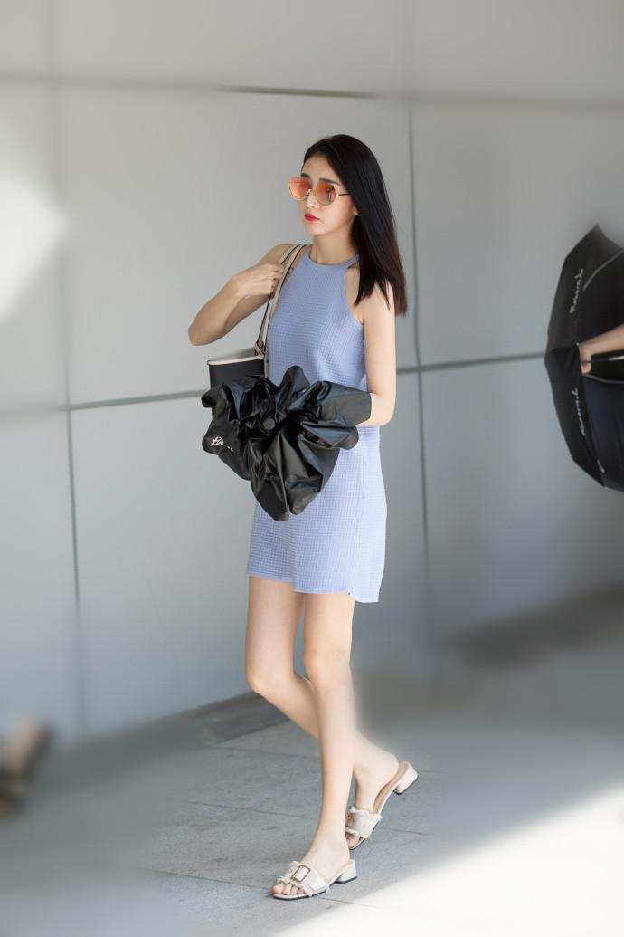 重庆街拍, 连衣裙配长腿, 难以抗拒的美