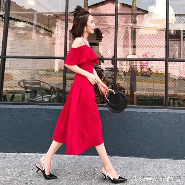 香肩玉颈的清凉诱惑,吊带连衣裙性感的刚刚好