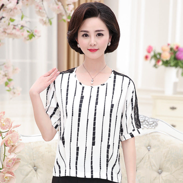 真好看!都舍不得移开眼睛，55岁妈妈穿新款“妈妈装”，巨年轻