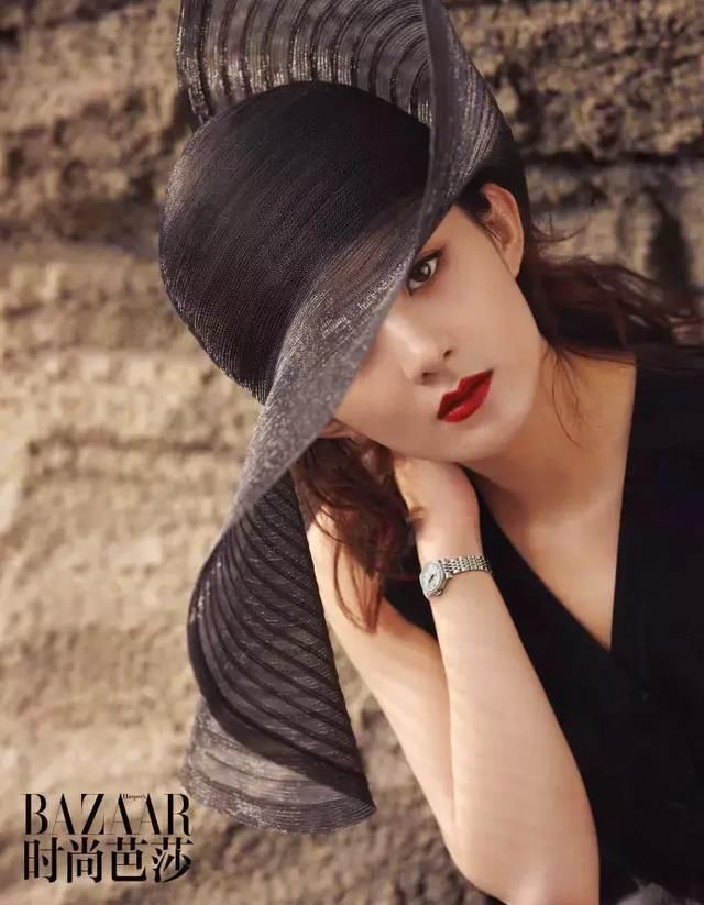 赵丽颖自曝因患病停工，如今工作室辟谣否认，自己打脸让人看不懂