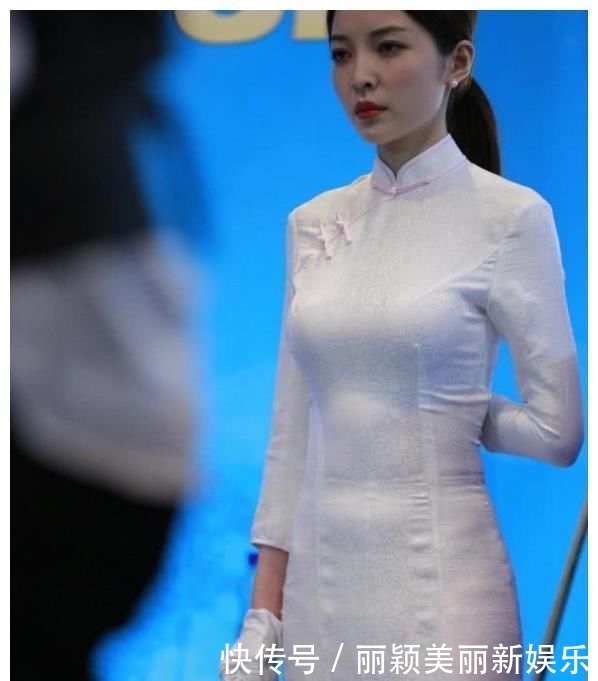 瑞士@中国女裁判凭身材爆红,穿旗袍亮相瑞士赛场,网友:尽显东方美