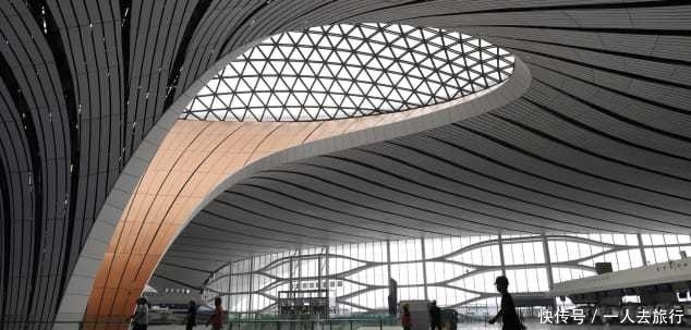  「超级」中国新的超级机场将于9月30日启用，建成后年运送1亿名