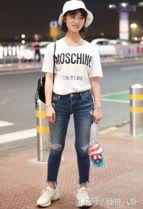 机场秀被群嘲？与颜值无关，只怪腿太短，吴昕邓紫棋沈月太难拯救