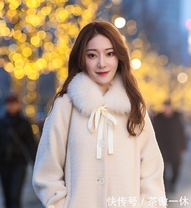  10小姐姐■街拍：美瞳的小姐姐好看的项圈，透明小皮带太时尚了