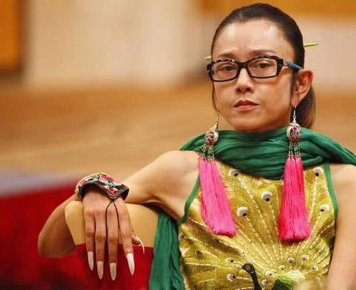 吸金还是追求？杨丽萍“太阳宫”设最低消费，一百只能买一杯咖啡