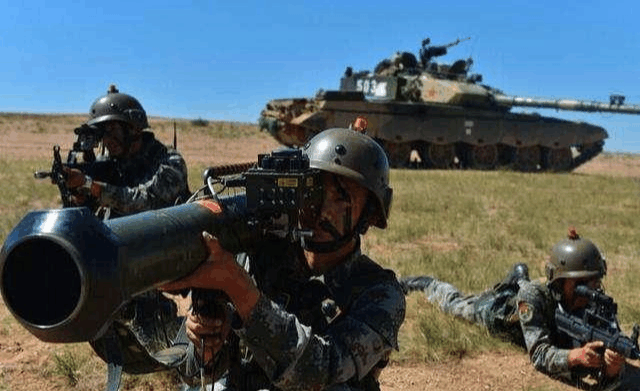 解放军一个军有多少人? 都有哪些队伍? 甲乙集