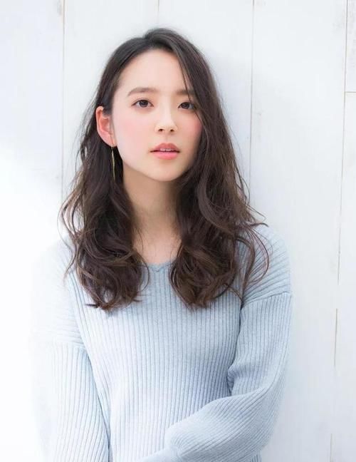  『时髦』别留黑长直了，试试超全的“日系”长发，时髦减龄显脸小