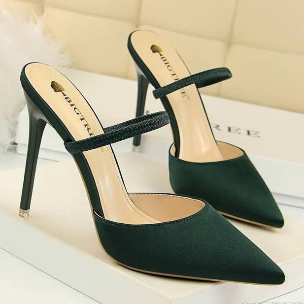 哪个坏蛋设计的超级‘’高跟鞋‘’？1米55小姨居然穿出170