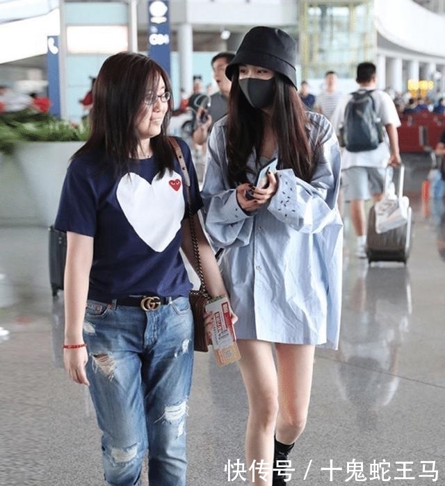 「鱼尾裙」奔三的女人最好别穿打底裤，俗气！今秋流行这样打扮，优雅显气质