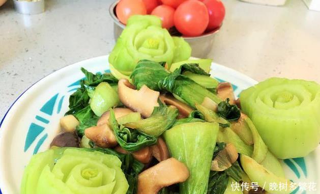  『白菜』香菇好吃又百搭，荤素皆宜，对身体的健康还大有裨益！