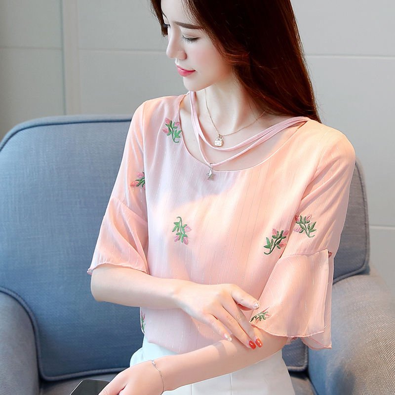 丰满女人怎么穿才好看呢?学学下图女人这样穿,清凉透气又迷人