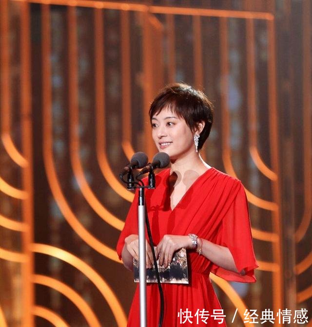 35岁孙俪与33岁佟丽娅，同穿大红裙出席活动，差别有点大！