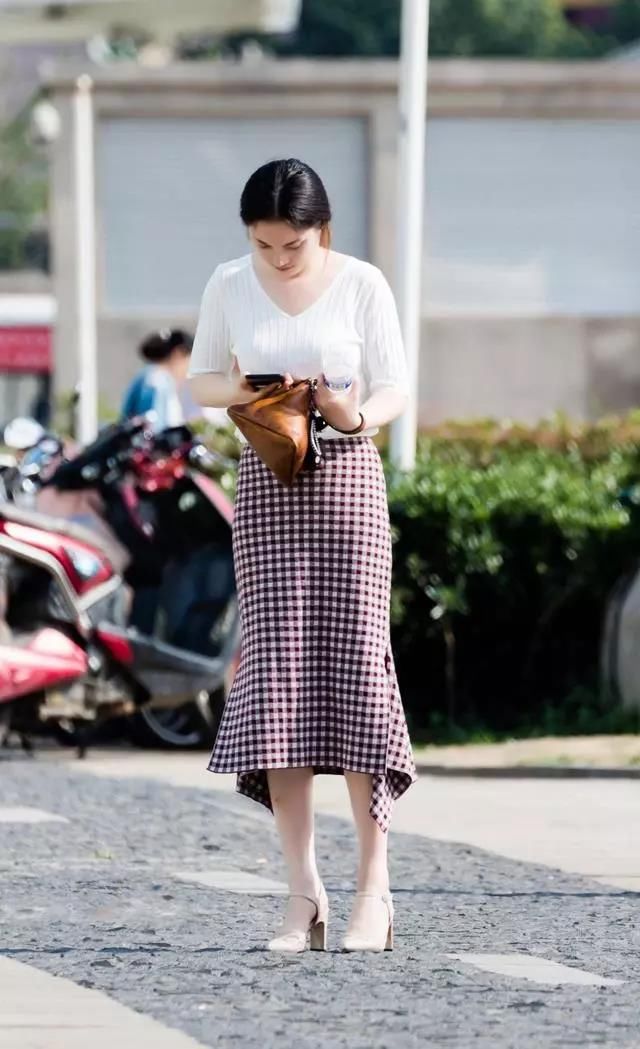 街拍路人，大都市穿搭时尚的女性，总有一股傲人自信的气息