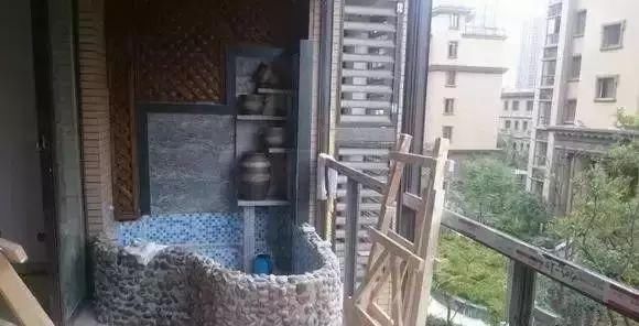  「没想到」老公嫌来没事, 在阳台砌了一个鱼池, 没想到这么漂亮!