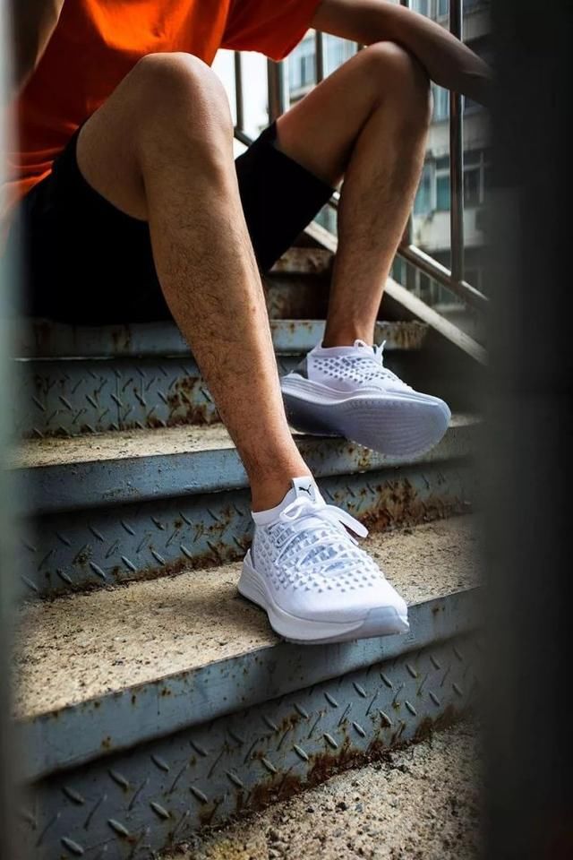 论上脚回头率和可玩性，这双新鞋我给 100 分！