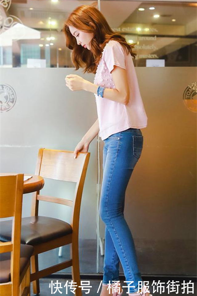 牛仔裤美女，身材曼妙有女神范，网友：让人心动！