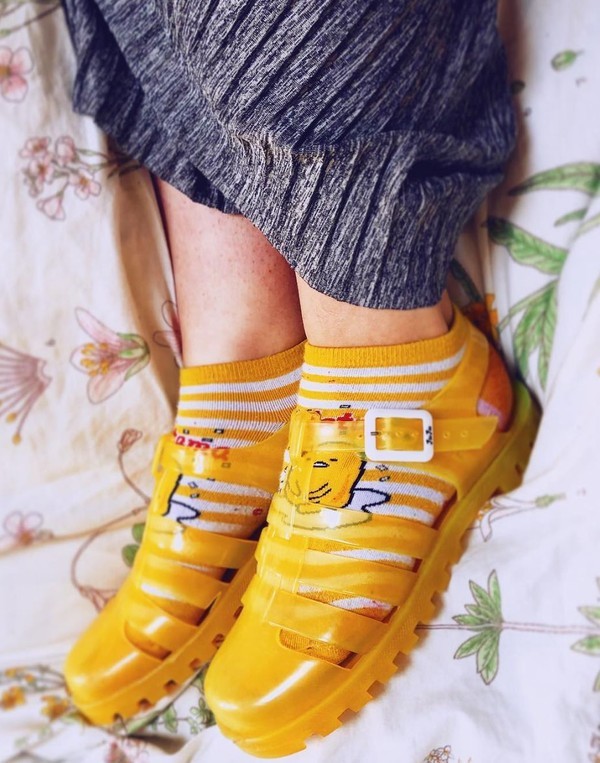 101女孩的少女感 原来靠这些“塑料”单品就能get