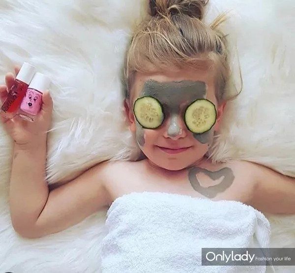 军训心机girl，走出美白误区才能变身行走的“灯泡”!