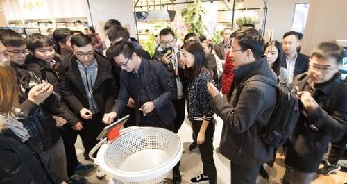  「以选择」26岁章泽天就是会穿！亮片外套搭配牛仔裤减龄时髦，秒变高校生