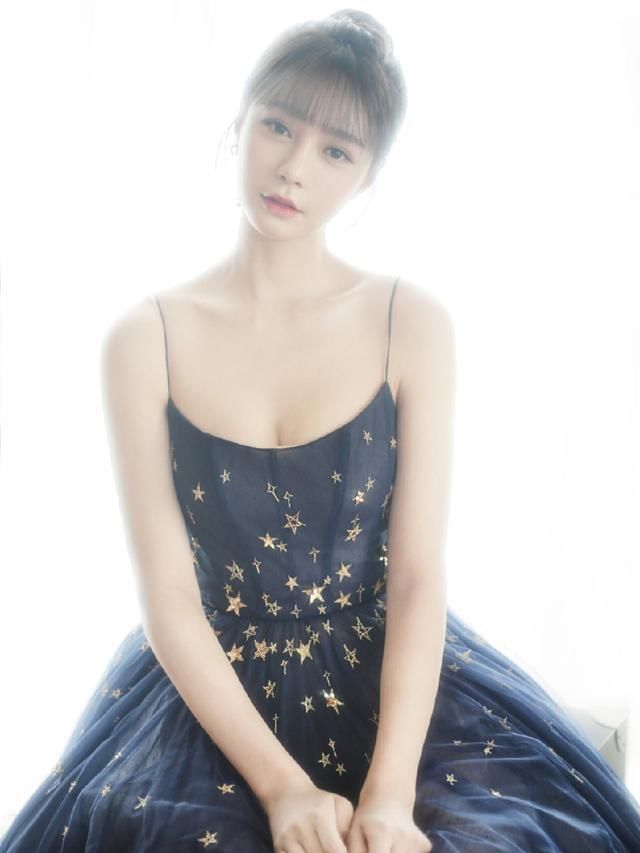 本以为沈梦辰穿星星群够美了，直到她穿上黑裙，简直惊艳!