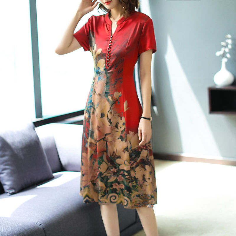 现在女人穿的特娇媚!53岁老婆穿旗袍+高跟鞋,简直女神范十足