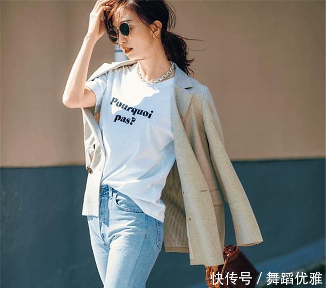 #清洁感#还在高跟鞋配裙子用“运动鞋”搭配不过时,这才是硬核的流行!
