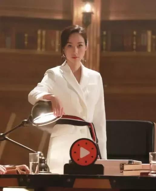 韩雪这条裤子真辣眼睛！可以塞下5个韩雪，170的身高秒变矮人！