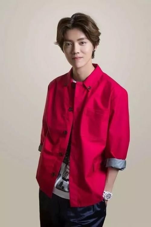  【上榜】流行的4款男士发型，寸头中分长发上榜，气质迥异颜值很高