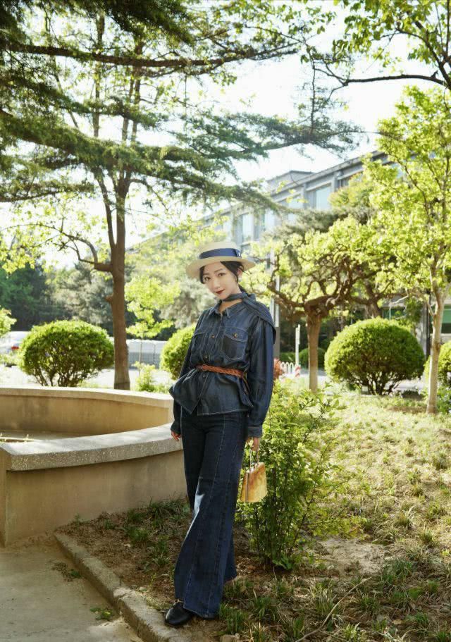  『舒适』时尚博主的初夏穿搭，简单又百搭时髦不重复，舒适耐看还很减龄