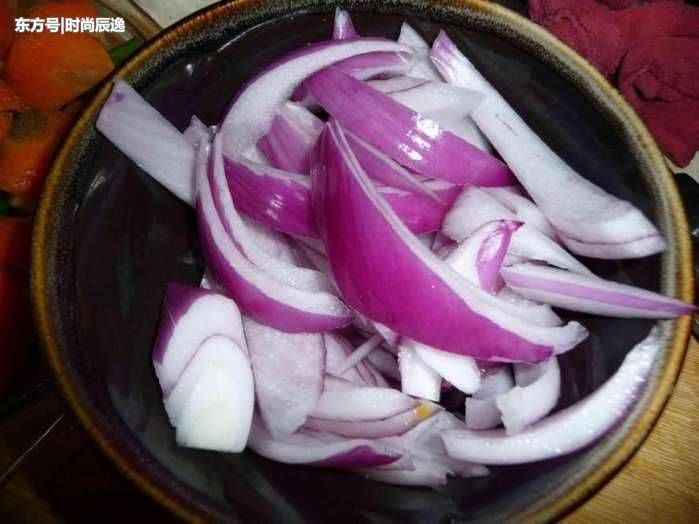 生姜配合它，睡前洗脸，一周皮肤如艺人般光滑透亮，轻松祛斑