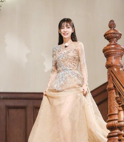 劲爆：Angelababy杨颖方出来澄清，并没有带小海绵大闹游乐场