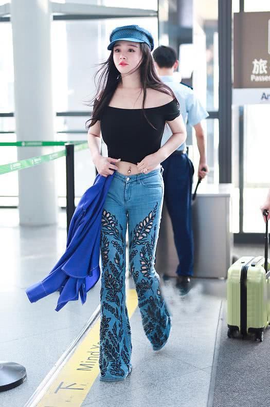 冉莹颖上衣穿得好紧，肚脐眼还放了颗钻，网友：邹市明真幸福！