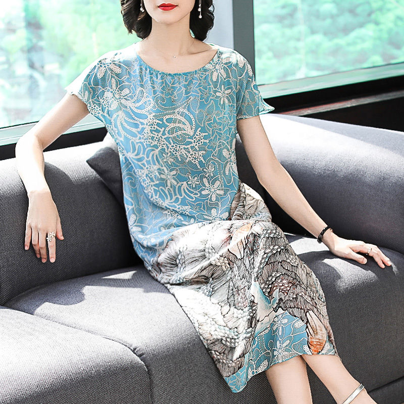 48岁老婆穿上这大牌欧货裙,美得像28岁大姑娘,气质高雅减龄