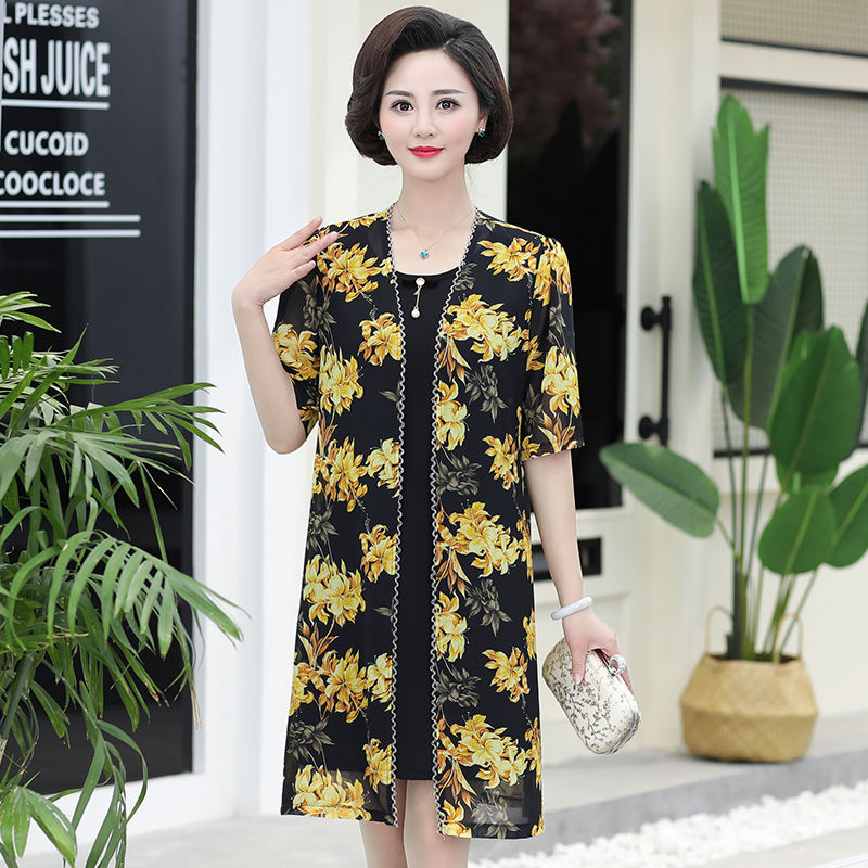 过了五十岁就穿这样的妈妈装，优雅舒适又减龄，人见人夸