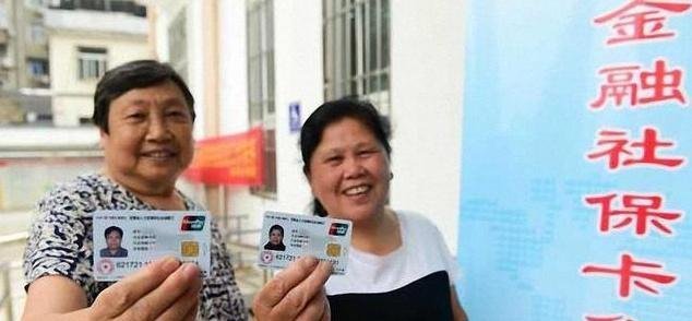 补缴社保的注意了到了54岁“一次性补缴”养老金,要交多少钱！