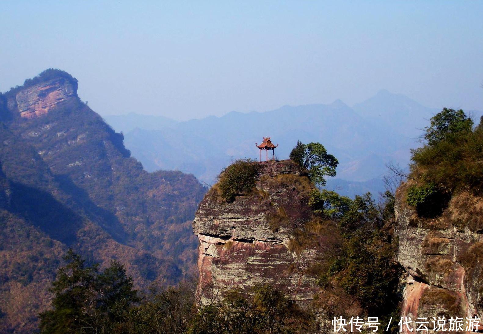 安徽一个地处悬崖峭壁上的村子，称中国道家第一村，还有30户人家