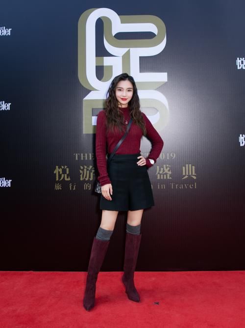 『 杨颖』不料却意外显腿长,真服了31岁杨颖!穿丝袜故意往下扯一点