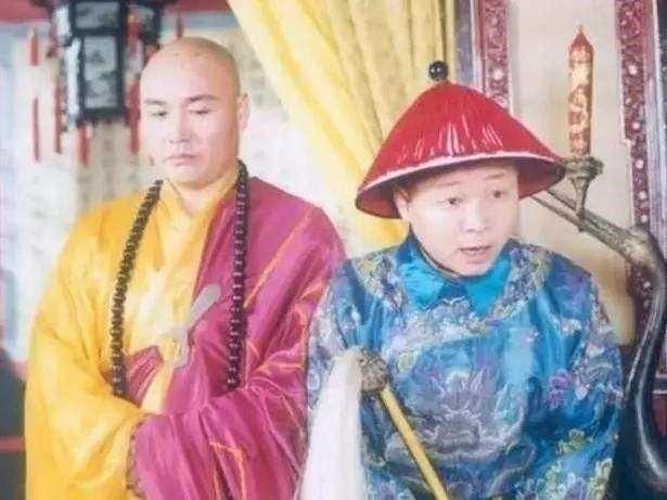 曾因出演太监走红,娶小15岁嫩模为妻,今负债千