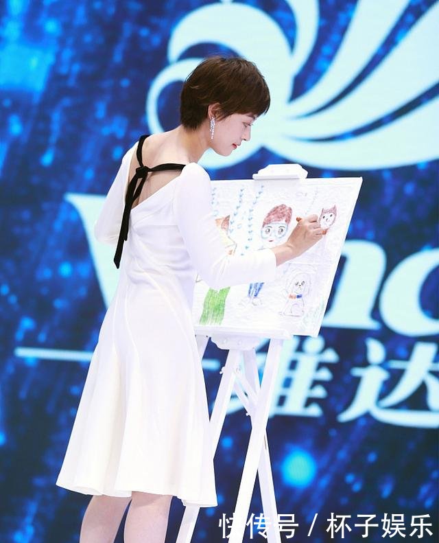 气质不输吴昕的孙俪，再次穿上小白裙，简直美炸了！