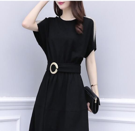 哇塞!53岁婆婆真敢穿!素色修身连衣裙+小高跟，高贵还显年轻