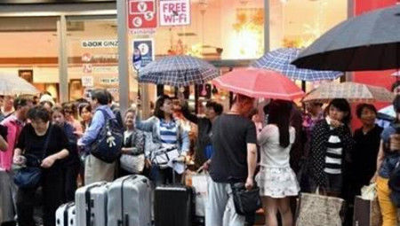 日籍华人掀起回国热潮，不料被拒国门之外，原因很简单：受之有愧