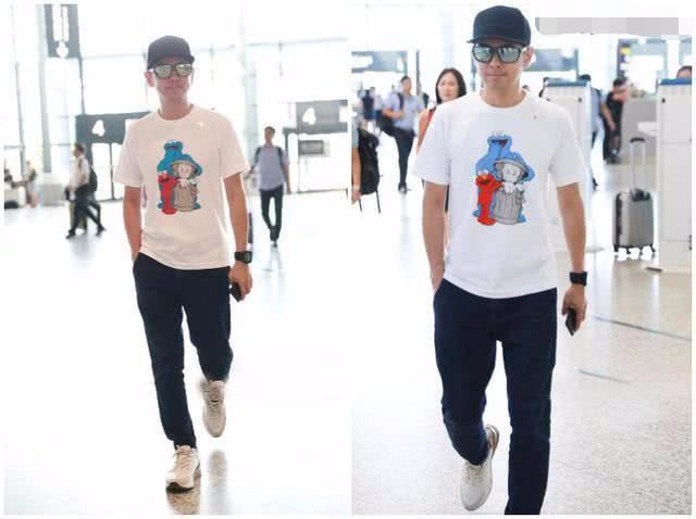 44岁林志颖胡子剃不干净，好像还穿了Kimi的T恤?网友:扮嫩真拼