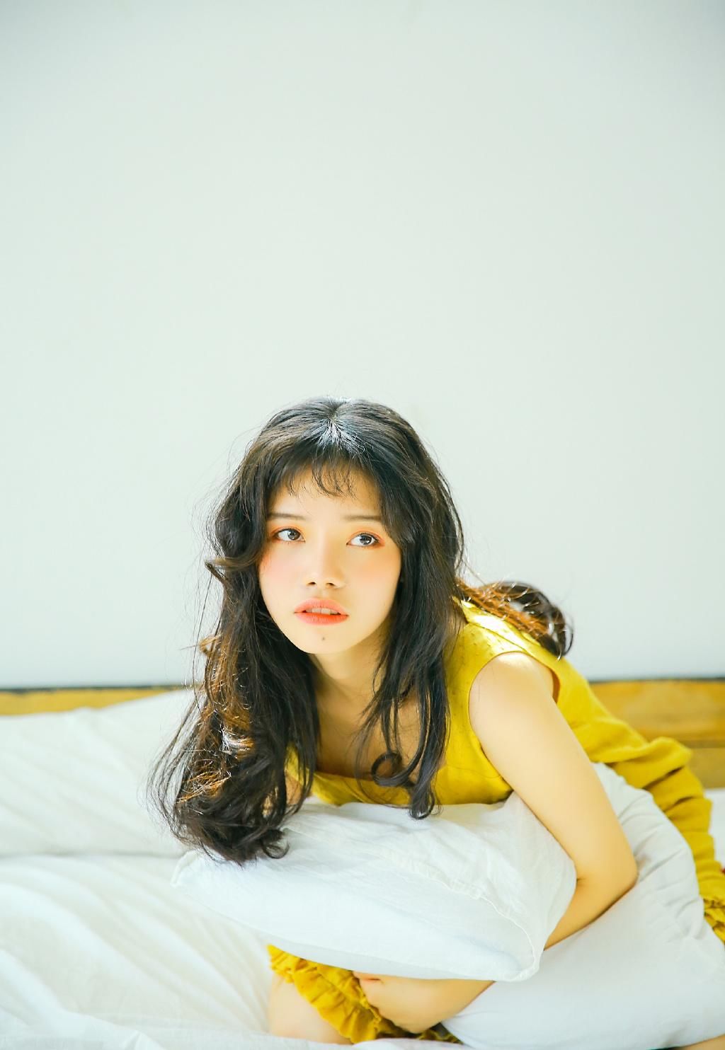 亚洲性感熟女居家床上风情诱惑图片